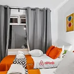Timber House Spacious & Modern 6br House By Altoluxo Short Lets & Serviced With Free Wifi & Parking דירה בריסטול