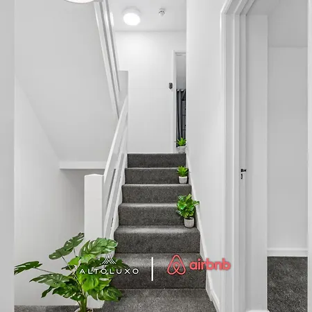 Apartmán Timber House Spacious & Modern 6br House By Altoluxo Short Lets & Serviced With Free Wifi & Parking