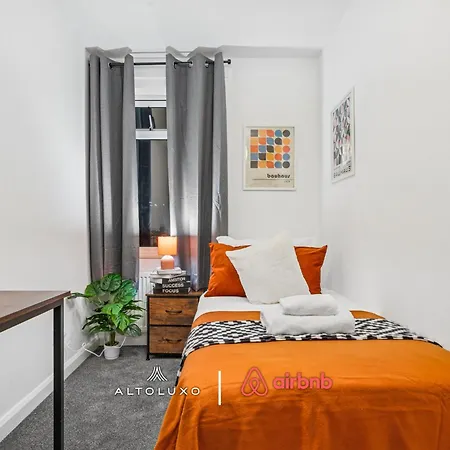 Apartment Timber House Spacious & Modern 6br House By Altoluxo Short Lets & Serviced With Free Wifi & Parking *