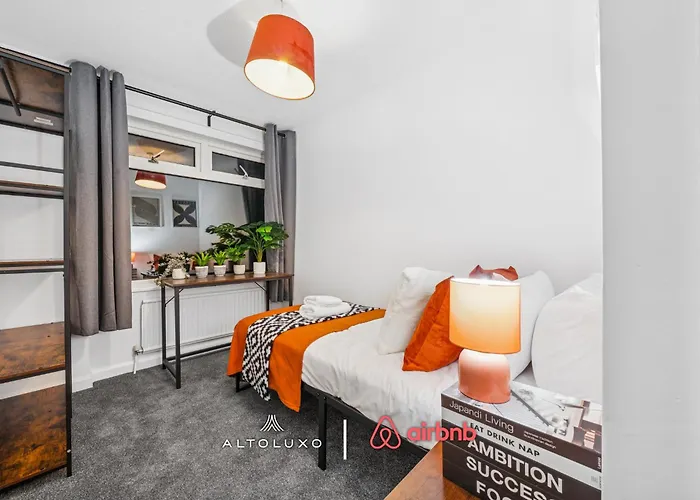 Apartmán Timber House Spacious & Modern 6br House By Altoluxo Short Lets & Serviced With Free Wifi & Parking