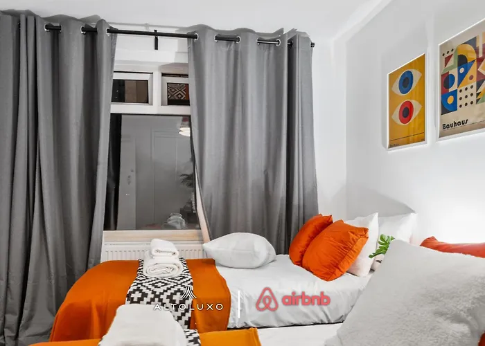 Timber House Spacious & Modern 6br House By Altoluxo Short Lets & Serviced With Free Wifi & Parking Apartment Bristol