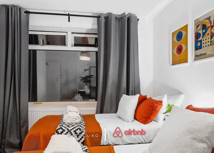 Timber House Spacious & Modern 6br House By Altoluxo Short Lets & Serviced With Free Wifi & Parking Bristol