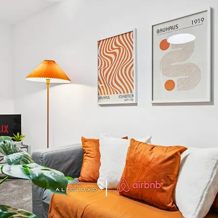 Timber House Spacious & Modern 6br House By Altoluxo Short Lets & Serviced With Free Wifi & Parking Apartment *