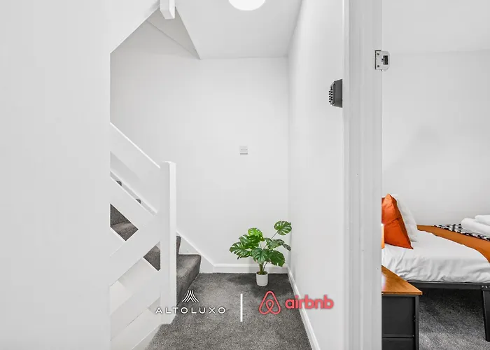 Timber House Spacious & Modern 6br House By Altoluxo Short Lets & Serviced With Free Wifi & Parking Appartement *